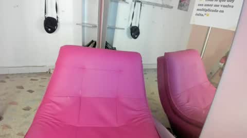 Snapshot of antonellakling_ chatting on June 17, 3:57 pm ANTONELLA online show from June 17, 3:57 pm