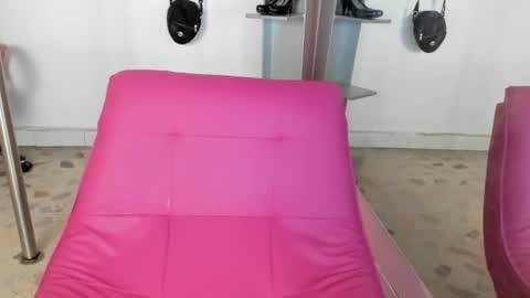 Snapshot of antonellakling_ chatting on June 19, 2:32 pm ANTONELLA online show from June 19, 2:32 pm
