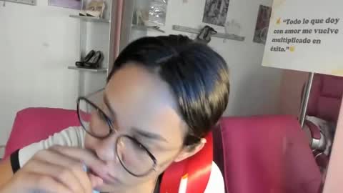 Snapshot of antonellakling_ chatting on June 25, 1:04 pm ANTONELLA online show from June 25, 1:04 pm