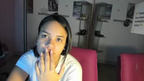 Snapshot of antonellakling_ chatting on July 4, 12:33 pm ANTONELLA online show from July 4, 12:33 pm