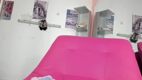 Snapshot of antonellakling_ chatting on July 6, 12:02 pm ANTONELLA online show from July 6, 12:02 pm