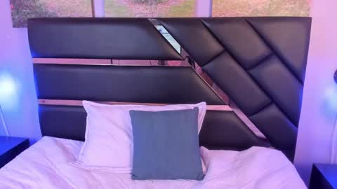 My name is Andrea  thumb up me please its important online show from December 13, 8:58 pm