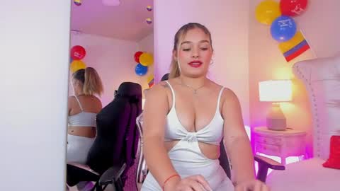 Snapshot of antonellamarchetti_ chatting on June 22, 12:46 pm Antonella online show from June 22, 12:46 pm