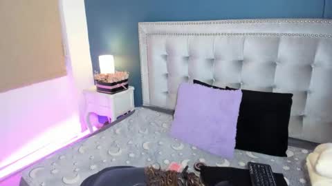 Sarah online show from February 25, 12:45 pm