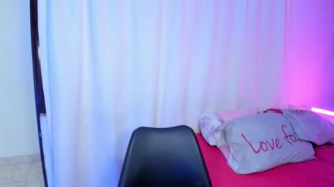 Sarah online show from March 8, 4:33 pm