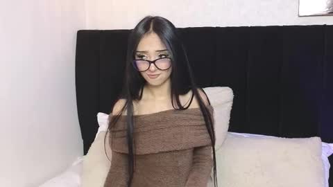 antonellariva_ online show from December 4, 9:01 pm