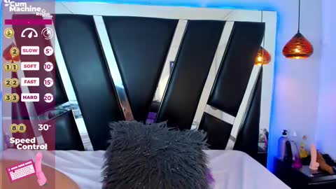 A N T O N E L L E  online show from February 20, 1:51 pm