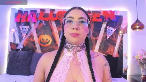 A N T O N E L L E  online show from October 19, 11:22 am