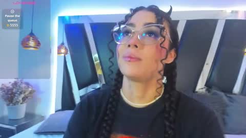 A N T O N E L L E  online show from November 22, 11:31 am