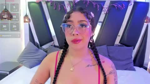 A N T O N E L L E  online show from April 19, 11:31 am