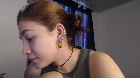 antonia0824 online show from March 9, 8:46 pm