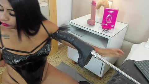 Antonia online show from April 9, 1:05 pm