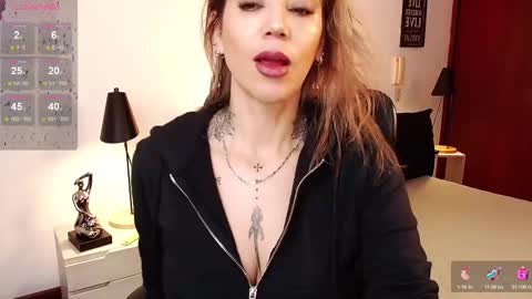 Snapshot of antoniavillamizar chatting on March 2, 9:10 am Anto    online show from March 2, 9:10 am