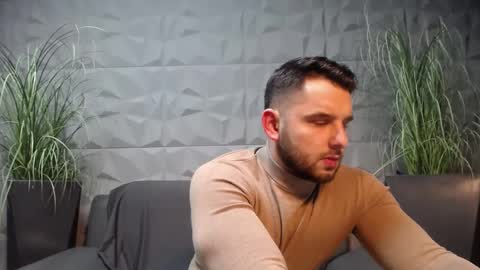 Snapshot of antoniovalentinidiamond chatting on January 17, 8:11 pm HI My name is Antonio online show from January 17, 8:11 pm