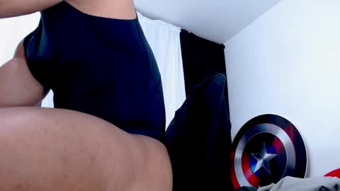 Instagram miguelangel1802  online show from April 16, 3:07 am