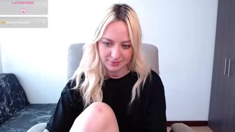 Snapshot of anttoniia chatting on December 12, 5:04 pm Antonia online show from December 12, 5:04 pm