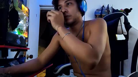 Snapshot of anuardhm chatting on October 7, 12:52 am AnuarDHM online show from October 7, 12:52 am