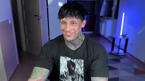 Tom online show from March 15, 8:04 pm