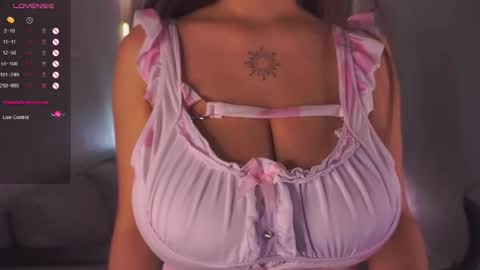 Snapshot of anuricbriny chatting on October 28, 8:33 pm Sunday - start 0400 PM GMT -4 online show from October 28, 8:33 pm