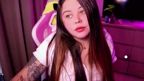   Independent model  online show from March 25, 6:03 pm