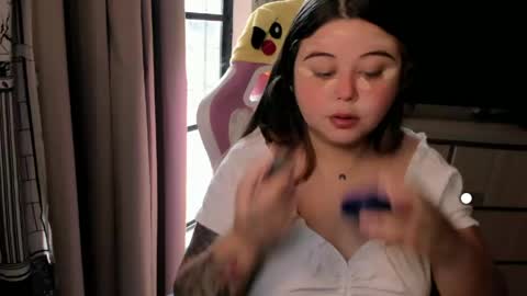   Independent model  online show from April 19, 6:07 pm