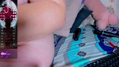 Snapshot of anya_weisz chatting on February 13, 8:27 am Camila online show from February 13, 8:27 am