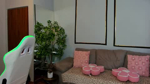 Anya online show from March 26, 1:28 pm