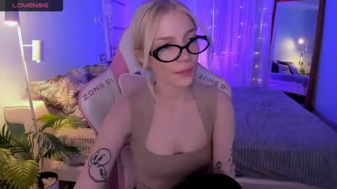 Anya online show from April 19, 2:44 am