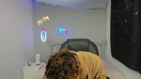 anyelotwink online show from February 3, 8:14 pm