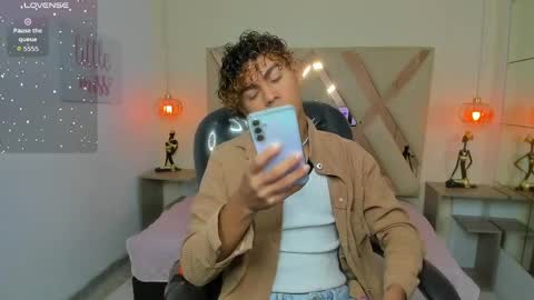 anyelotwink online show from March 29, 5:40 am