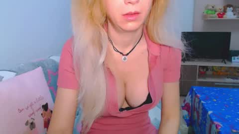 An online show from December 23, 1:25 am