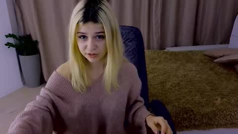 ApheliaStar online show from December 3, 4:05 pm