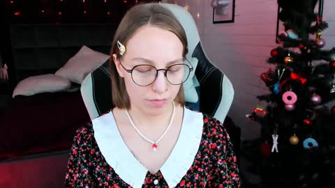 Snapshot of aphexqueen chatting on December 20, 2:16 pm APHEX QUEEN online show from December 20, 2:16 pm