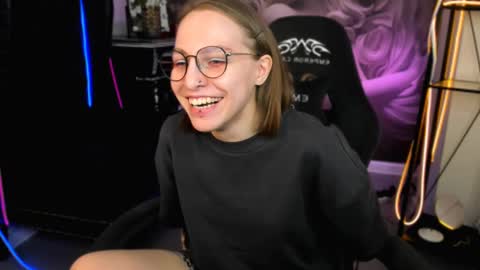 Snapshot of aphexqueen chatting on February 14, 4:20 pm APHEX QUEEN online show from February 14, 4:20 pm