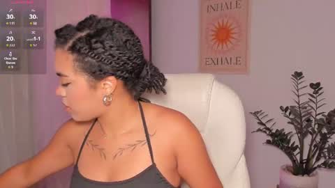 Snapshot of aphrodite_sweet chatting on July 13, 7:49 pm Karla online show from July 13, 7:49 pm