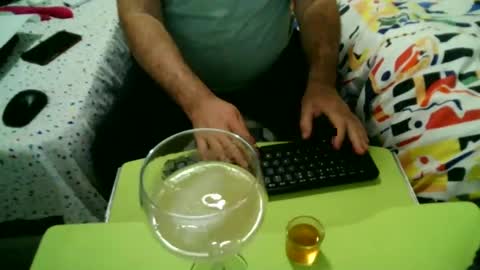 Snapshot of apixaba chatting on January 25, 10:39 pm furry bear online show from January 25, 10:39 pm