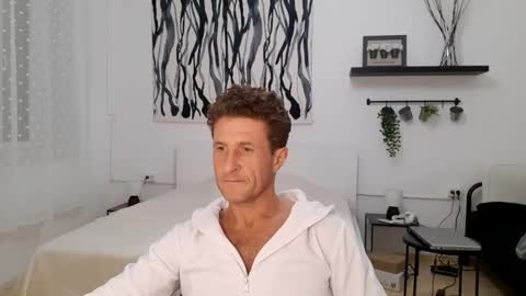 Snapshot of apollobest77 chatting on December 9, 8:33 pm apollobest77 online show from December 9, 8:33 pm