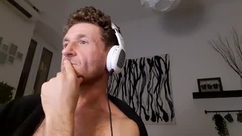 Snapshot of apollobest77 chatting on December 28, 2:43 am apollobest77 online show from December 28, 2:43 am