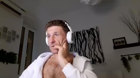 Snapshot of apollobest77 chatting on February 13, 8:03 pm apollobest77 online show from February 13, 8:03 pm