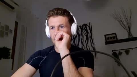 Snapshot of apollobest77 chatting on February 18, 8:03 pm apollobest77 online show from February 18, 8:03 pm