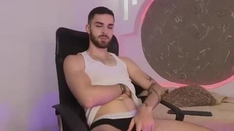 Apolo Lux  online show from February 22, 7:45 pm