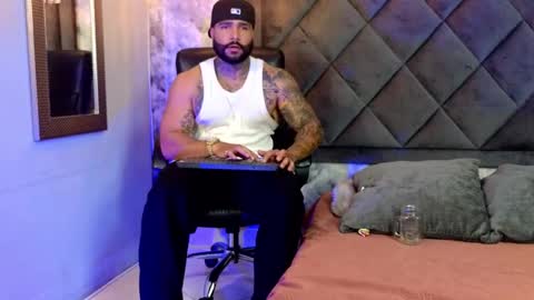 Snapshot of apolo_rousse chatting on September 17, 9:49 pm Apolo online show from September 17, 9:49 pm