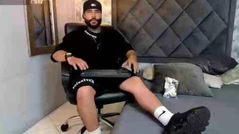 Snapshot of apolo_rousse chatting on September 22, 8:44 pm Apolo online show from September 22, 8:44 pm