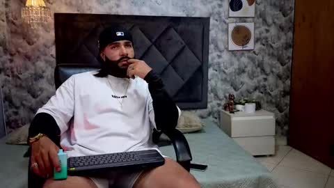Snapshot of apolo_rousse chatting on October 3, 9:45 pm Apolo online show from October 3, 9:45 pm