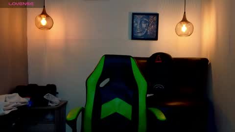 Snapshot of apolo_ryder chatting on May 27, 1:57 am APOLO online show from May 27, 1:57 am