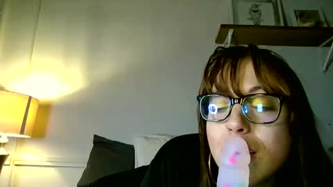 Snapshot of appalachiandollx chatting on May 28, 12:41 am Appalachian Doll online show from May 28, 12:41 am