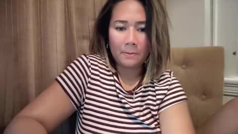 Snapshot of apple_pie_love chatting on October 15, 8:14 am Anika online show from October 15, 8:14 am