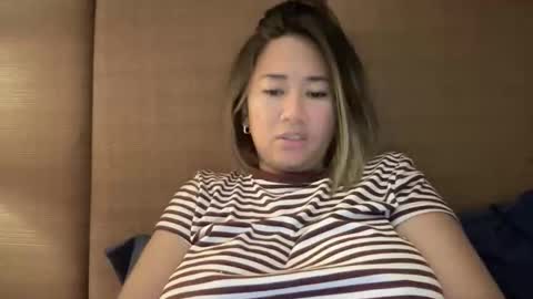 Snapshot of apple_pie_love chatting on October 17, 7:22 am Anika online show from October 17, 7:22 am