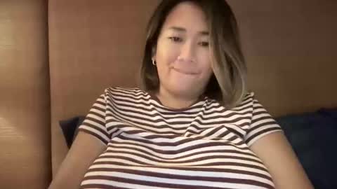 Snapshot of apple_pie_love chatting on October 17, 7:27 pm Anika online show from October 17, 7:27 pm