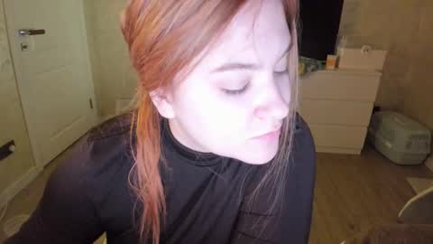 appleyummybuns online show from March 7, 3:47 am